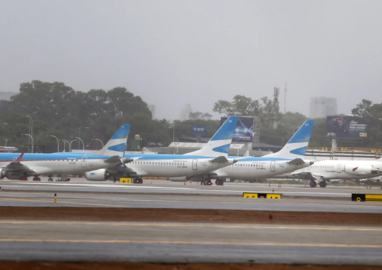 Reprogramación de vuelos en Aeroparque y Ezeiza por "asambleas informativas" | Política y Economía