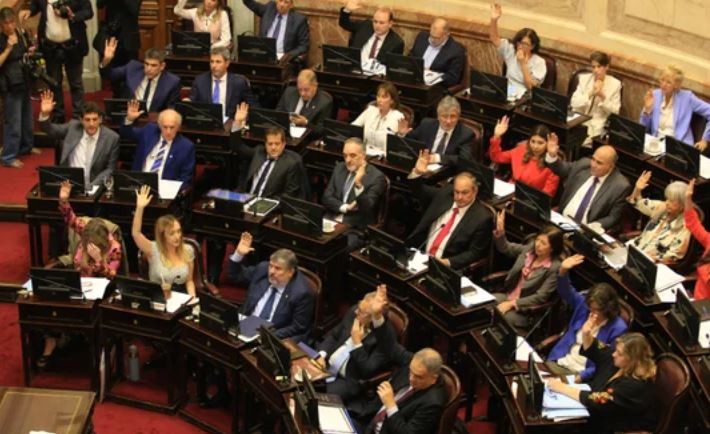 El Senado inicia el tratamiento de la ley Bases y el paquete fiscal en comisiones | Política y Economía