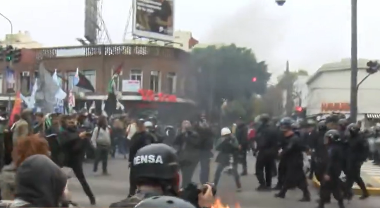 Tensión en la protesta de organización sociales en Olivos | Política y Economía