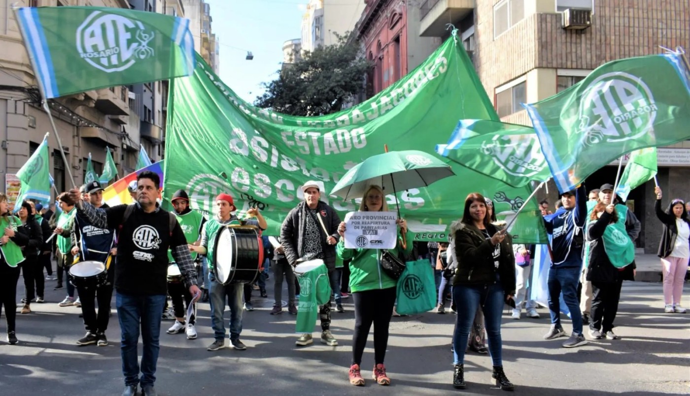 Miércoles tenso: comenzó el paro de docentes, estatales y médicos | Rosario y la región
