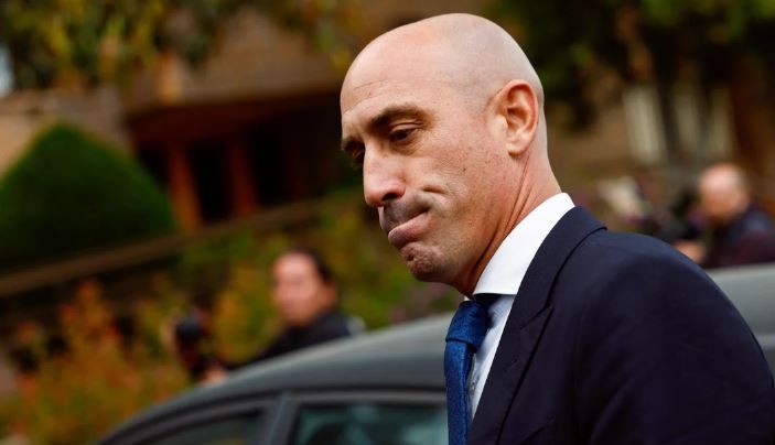 Luis Rubiales irá a juicio oral por los delitos de agresión sexual y coacción | Deportes