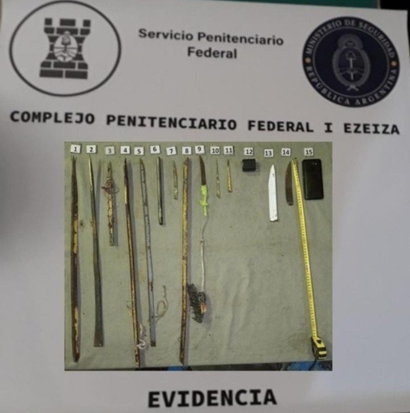 Se confiscaron un teléfono móvil y cuchillos en la prisión de Ezeiza, mientras que en la de Misiones se encontraron bebidas alcohólicas. | Información General
