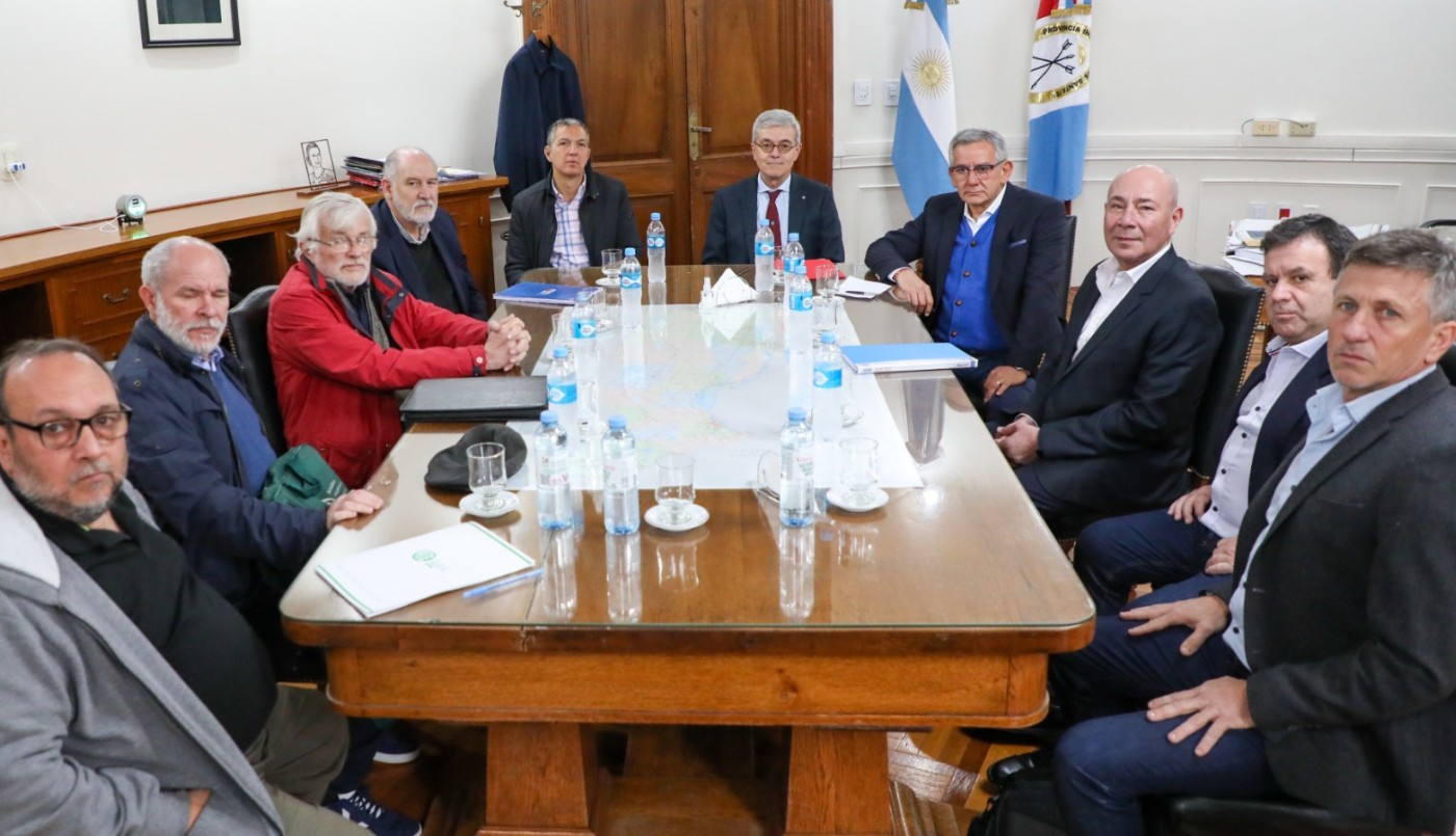 La provincia ofreció un aumento trimestral del 18% a estatales de ATE y UPCN | Información General