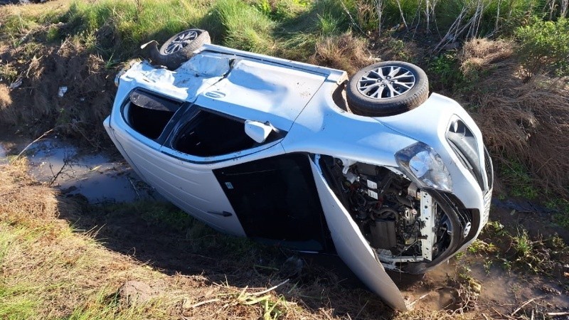 Choque y vuelco de dos autos en la Ruta 33, entre Zavalla y Pérez | Rosario y la región