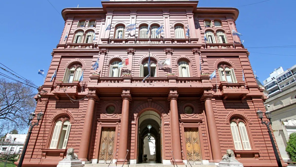 Cesantearon a un empleado municipal que pedía coimas a comerciantes | Rosario y la región