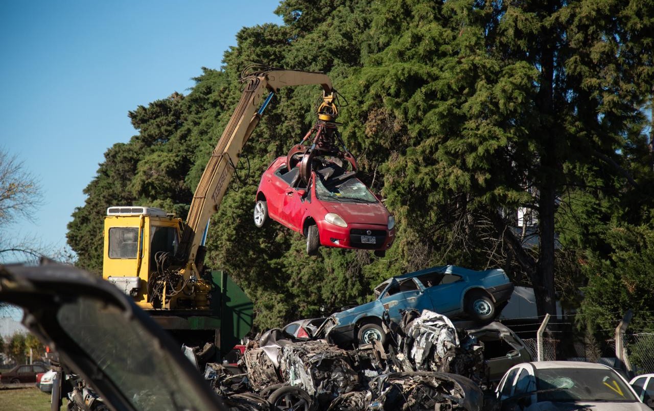 El gobierno provincial compactó más de 300 vehículos | Rosario y la región