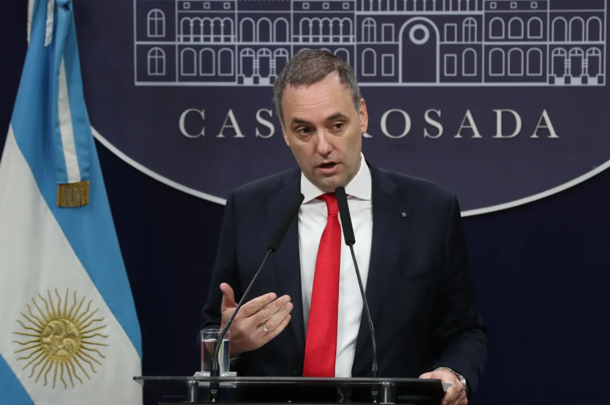 El Gobierno insiste en que la recesión económica tocó el piso: "Hay luz que se empieza a ver" | Política y Economía