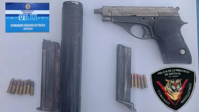 Circulaba con una mochila que en el interior tenía un arma con silenciador y balas de punta hueca | Rosario y la región