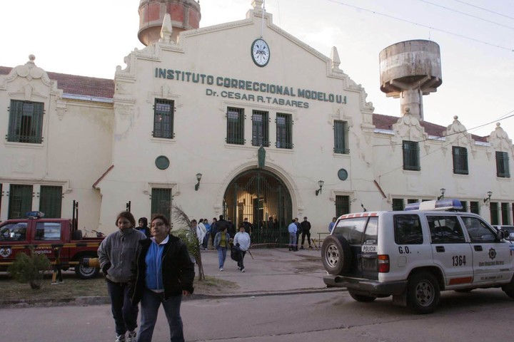 Un agente penitenciario fue detenido cuando intentaba ingresar cocaína y marihuana | Información General