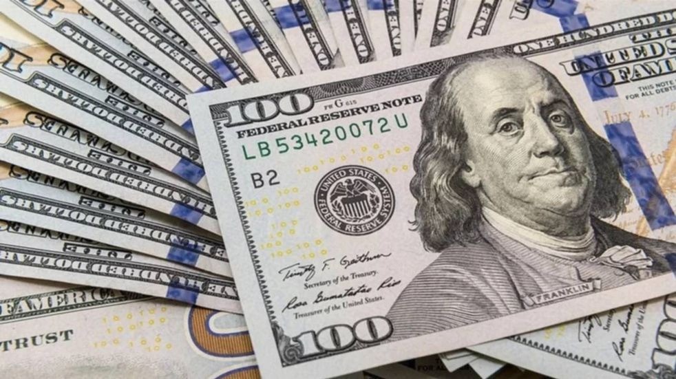 El dólar blue marca nuevo récord y la brecha supera el 50% | Política y Economía