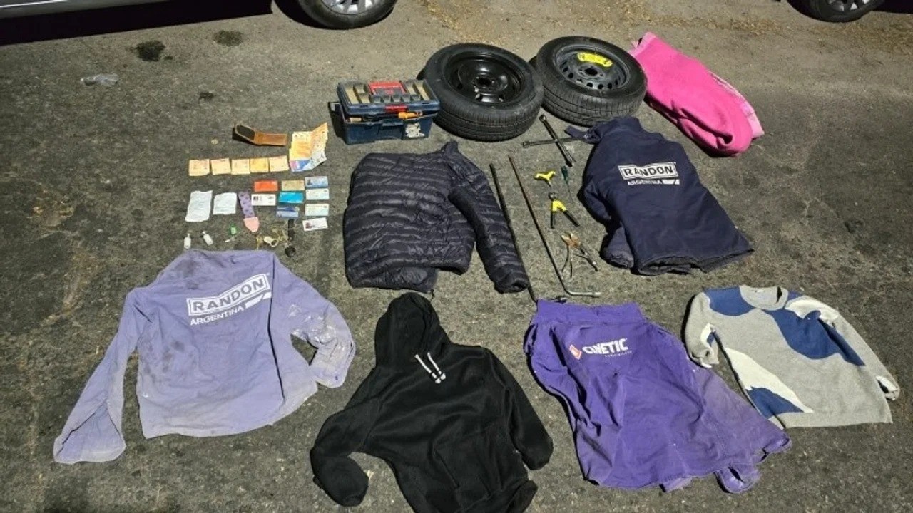 Un policía persiguió a dos ladrones que intentaron robarle la rueda del auto | Rosario y la región