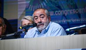 La CGT se reunió con el Gobierno y pidió que se retire parte de la reforma laboral del DNU | Política y Economía