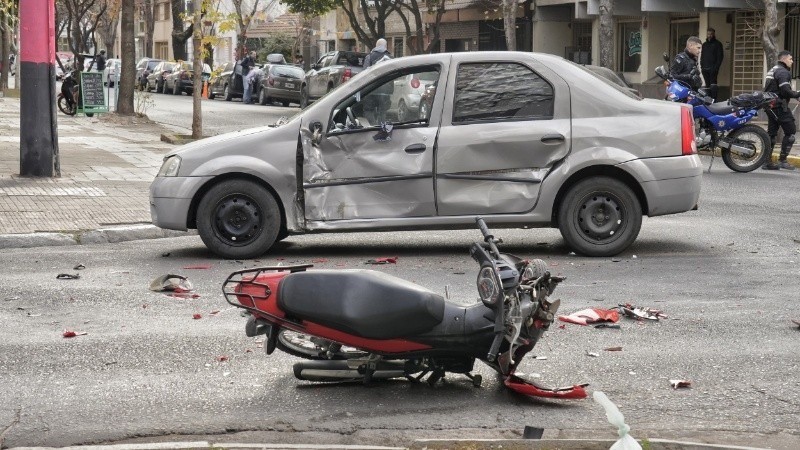 Murió el motociclista que había chocado contra un auto en 3 de Febrero y Pueyrredón | Rosario y la región