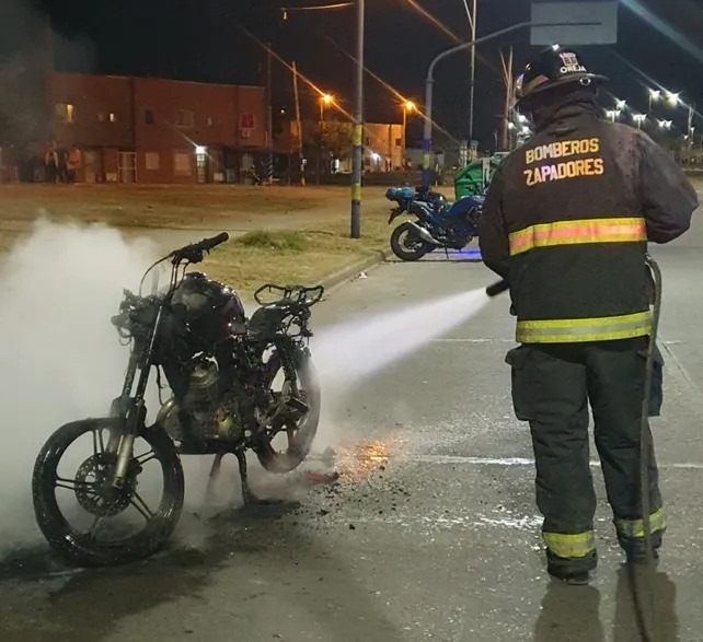 Insólito: prendió fuego la moto porque se la iban a incautar por falta de papeles | Rosario y la región