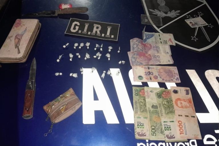 Tres detenidos por narcomenudeo: secuestraron armas y drogas | Rosario y la región