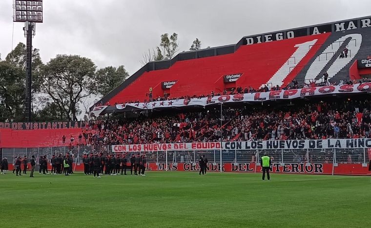 Fervor rojinegro en el Coloso: Newell's vive el banderazo antes del clásico | Rosario y la región