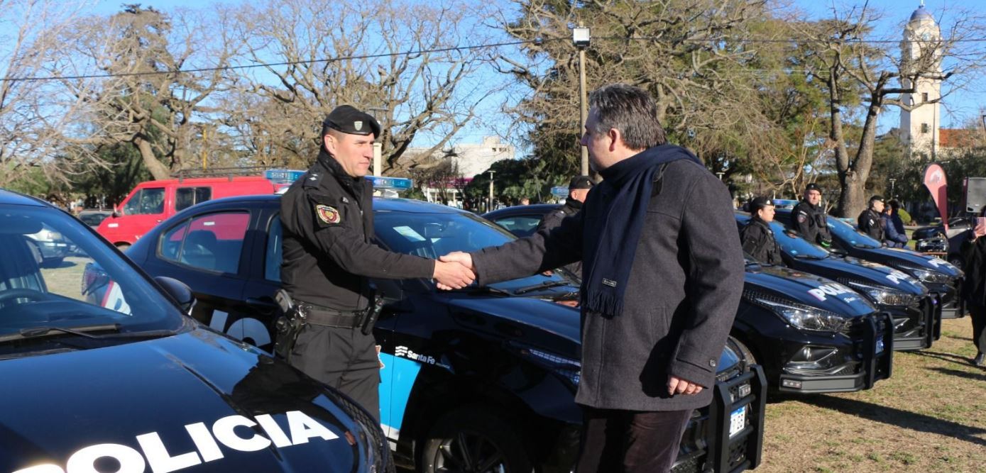 Provincia entregó 11 patrulleros en el departamento General López | Rosario y la región