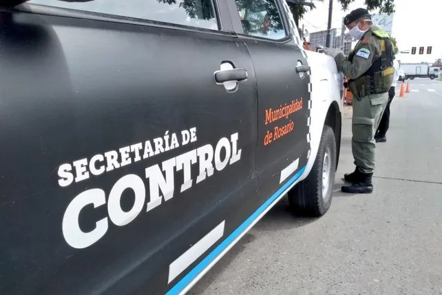 Control vehicular: circulaban en una moto robada y fueron demoradas | Rosario y la región
