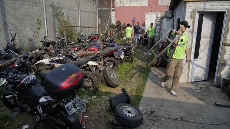 Comisaría 15: retiraron 40 autos, 60 motos y 100 bicicletas | Rosario y la región