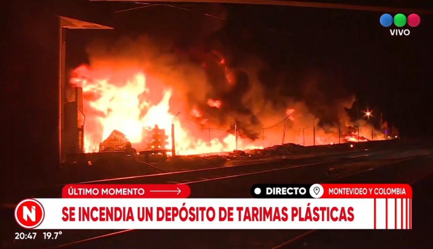 Se incendia una fábrica de plásticos en zona oeste | Rosario y la región