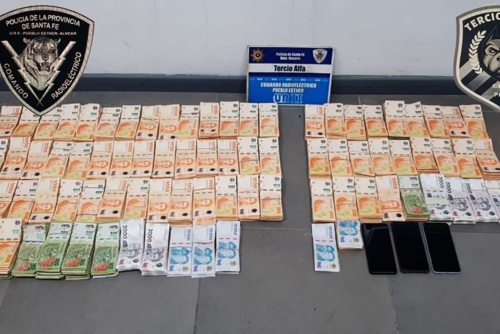 Detuvieron a dos jóvenes por trasladar más de 9 millones de pesos que no pudieron justificar | Rosario y la región