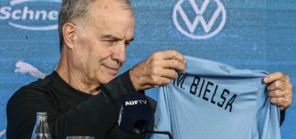En medio del escándalo, la Asociación Uruguaya de Fútbol citó a Bielsa | Deportes