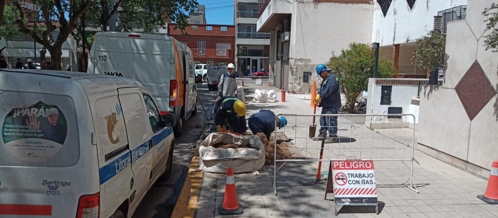 Escape de gas en el macrocentro: evacuaron un edificio y cortaron la calle | Rosario y la región