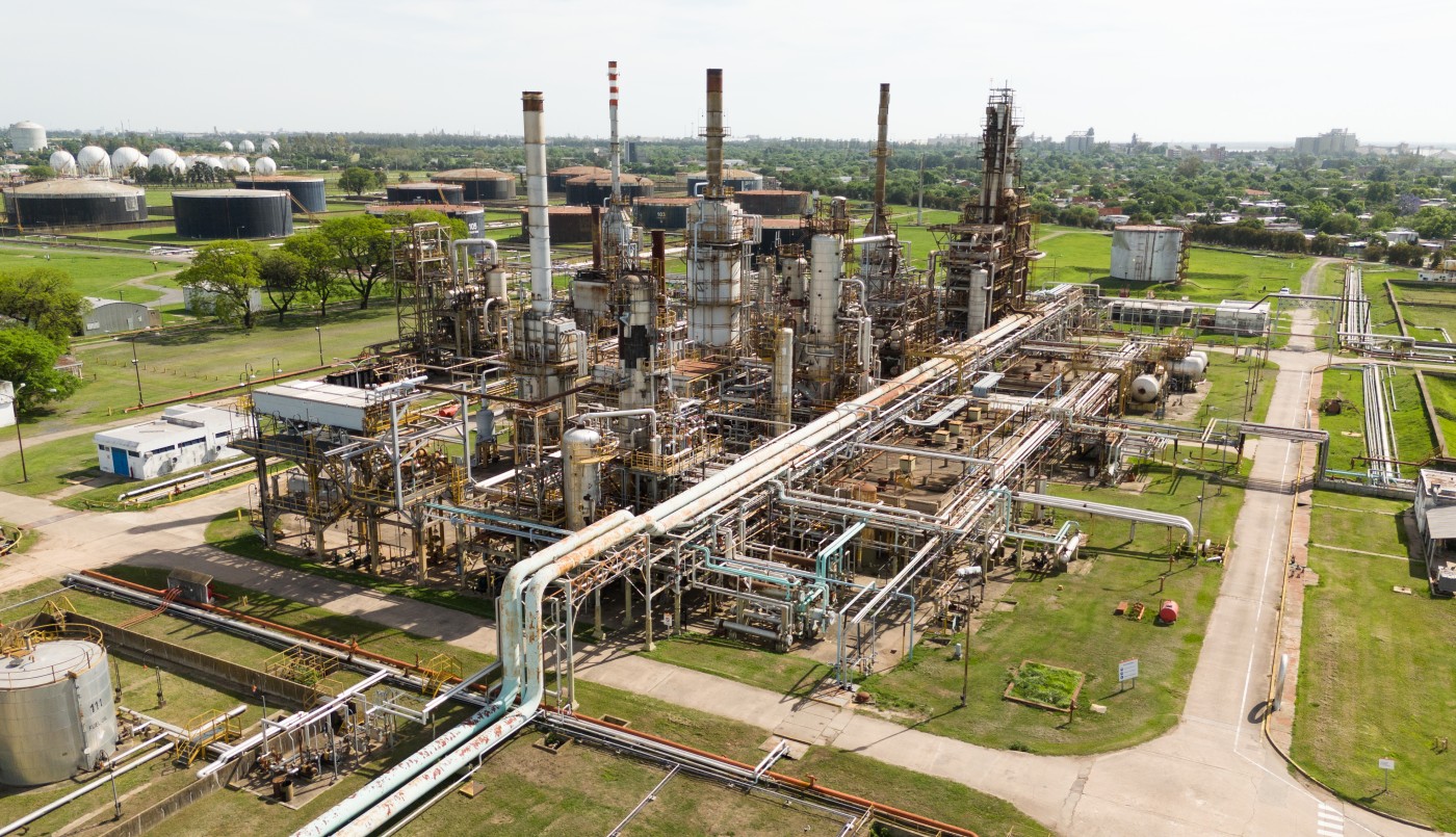 Buscan reactivar la refinería San Lorenzo de YPF y convertirla en una planta de biocombustible para aviones | Rosario y la región