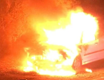 Incendio de camioneta en zona oeste genera alarma entre los vecinos | Rosario y la región