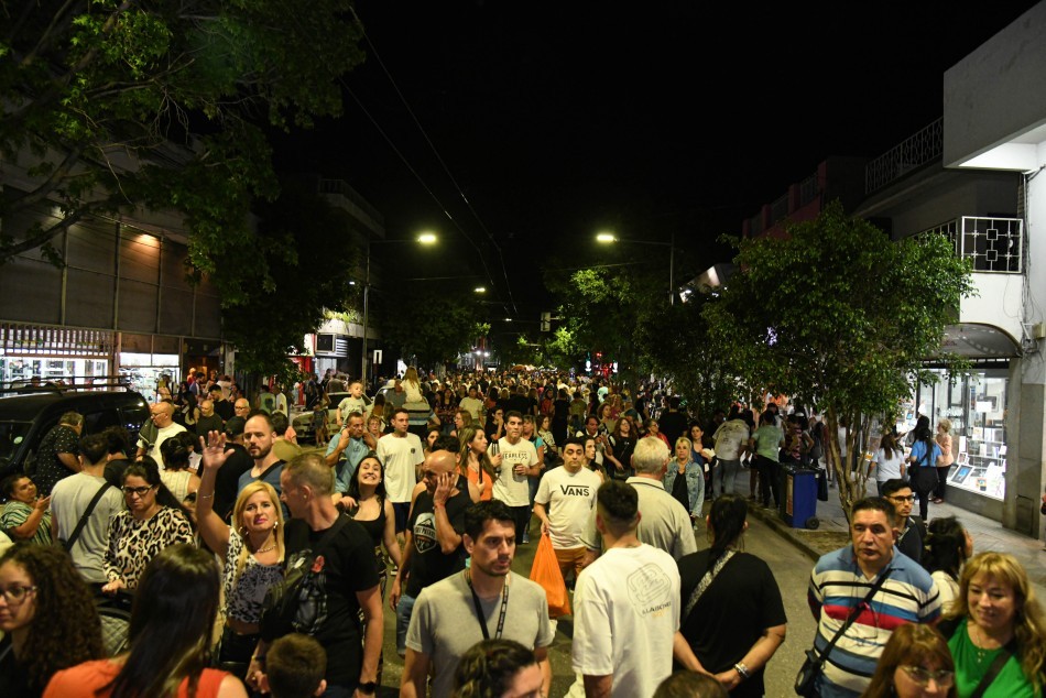 “Noche en mi Barrio” llega este viernes al Centro Comercial Azcuénaga | Rosario y la región