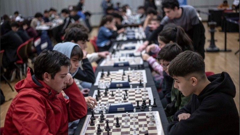 Jóvenes ajedrecistas se preparan para los Sudamericanos en Uruguay | Rosario y la región