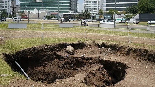 Niegan que haya sido por la lluvia: se agrandó el socavón en Puerto Norte | Rosario y la región