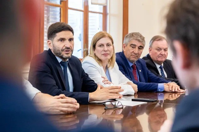 Pullaro se reunió con senadores antes de promulgar la ley de reforma constitucional | Rosario y la región