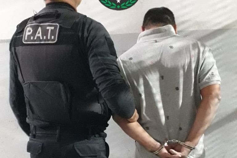 Amenazó con matar a su familia con un hacha y lo detuvieron | Rosario y la región
