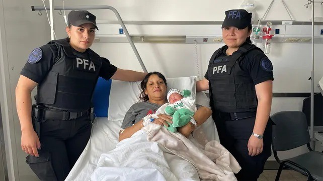 Barrio Banana: policías federales asistieron a una mujer en su trabajo de parto | Rosario y la región
