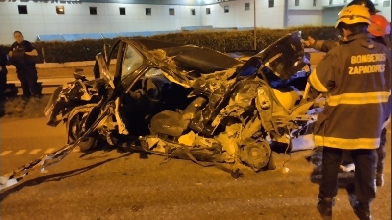 Ovidio Lagos: un fuerte choque entre un camión y un auto en Circunvalación dejó cuatro personas heridas de gravedad | Rosario y la región