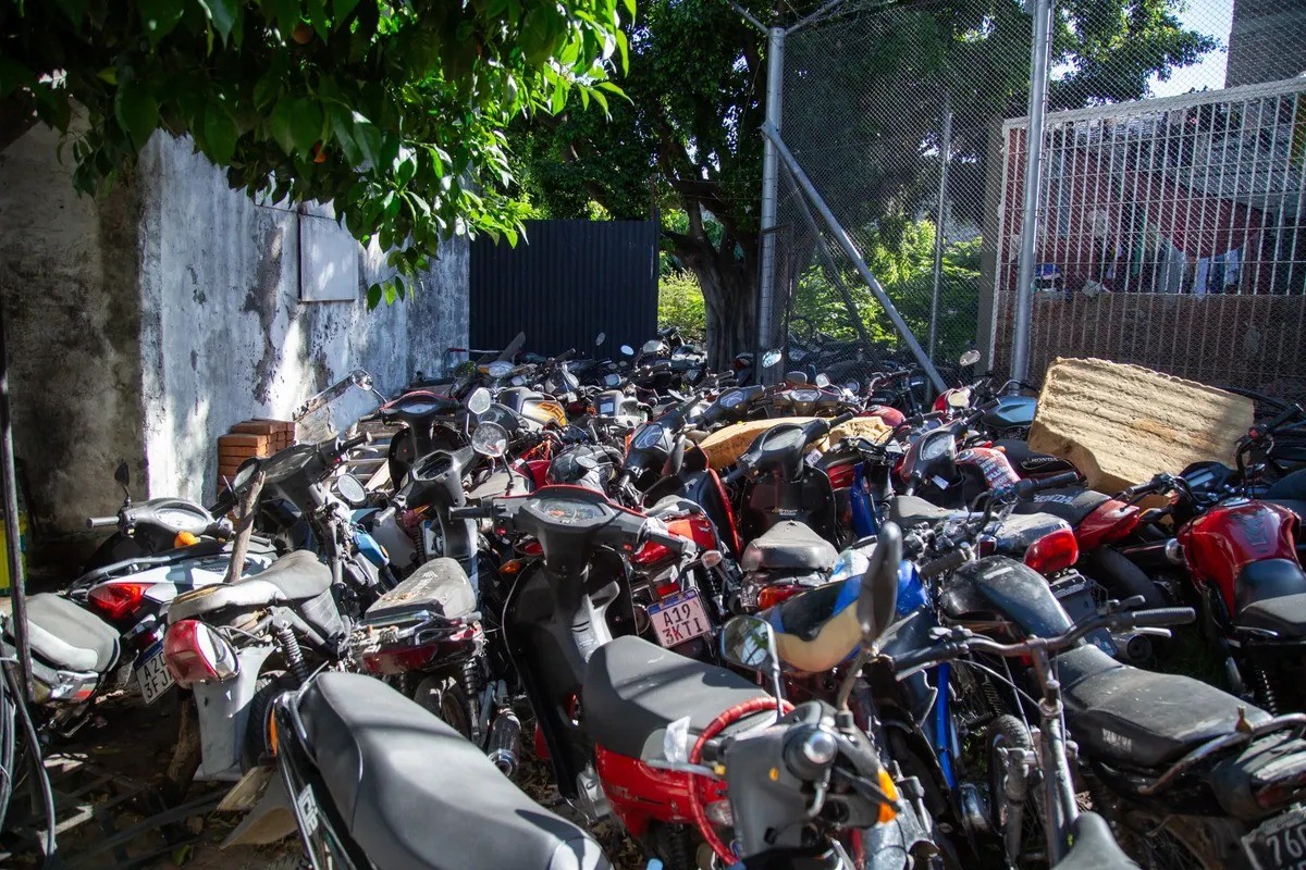 El Gobierno de Santa Fe llevó a cabo este viernes un nuevo operativo de retiro de vehículos en la Comisaría 12 | Rosario y la región