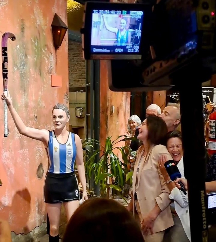 Escultura de Luciana Aymar en Rosario: un homenaje a su legado deportivo | Rosario y la región