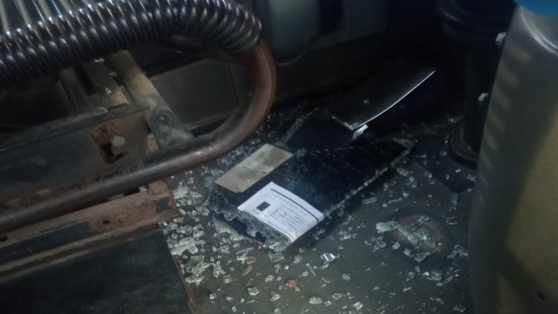 Violenta agresión a un colectivero: un hombre le lanzó una baldosa en la cara | Rosario y la región