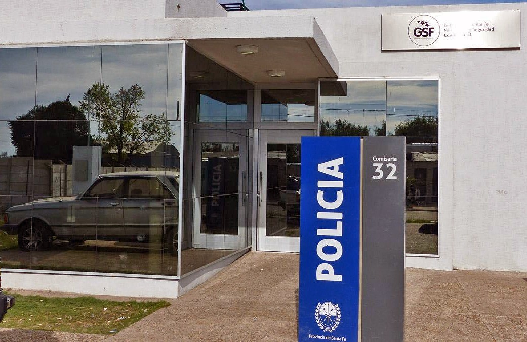 Robacables trepó a la terraza de una farmacia y quedó filmado | Rosario y la región