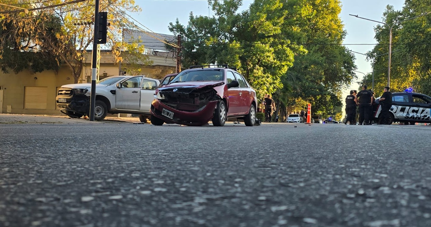 Video: choque en Avellaneda y San Luis; hay un conductor con heridas leves | Rosario y la región
