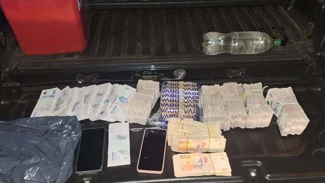 Detuvieron a un hombre con más de 13 millones de pesos ocultos en su camioneta | Rosario y la región