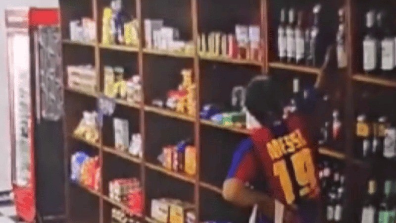 Liberaron a un ladrón detenido tras robar bebidas alcohólicas en un negocio cercano al HECA | Rosario y la región