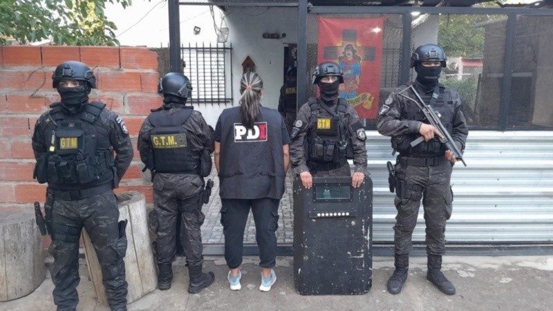 Allanamientos, un joven herido y un adolescente detenido por una balacera | Rosario y la región