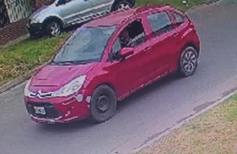 Ofrecen 15 millones de pesos como recompensa por aportar datos sobre un auto involucrado en ataques mafiosos | Rosario y la región