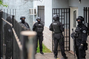 Detuvieron a dos presuntos vendedores de droga y secuestraron un arma | Rosario y la región