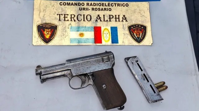 Doble balacera en Villa Banana: cuatro detenidos con arma y moto secuestrada | Rosario y la región