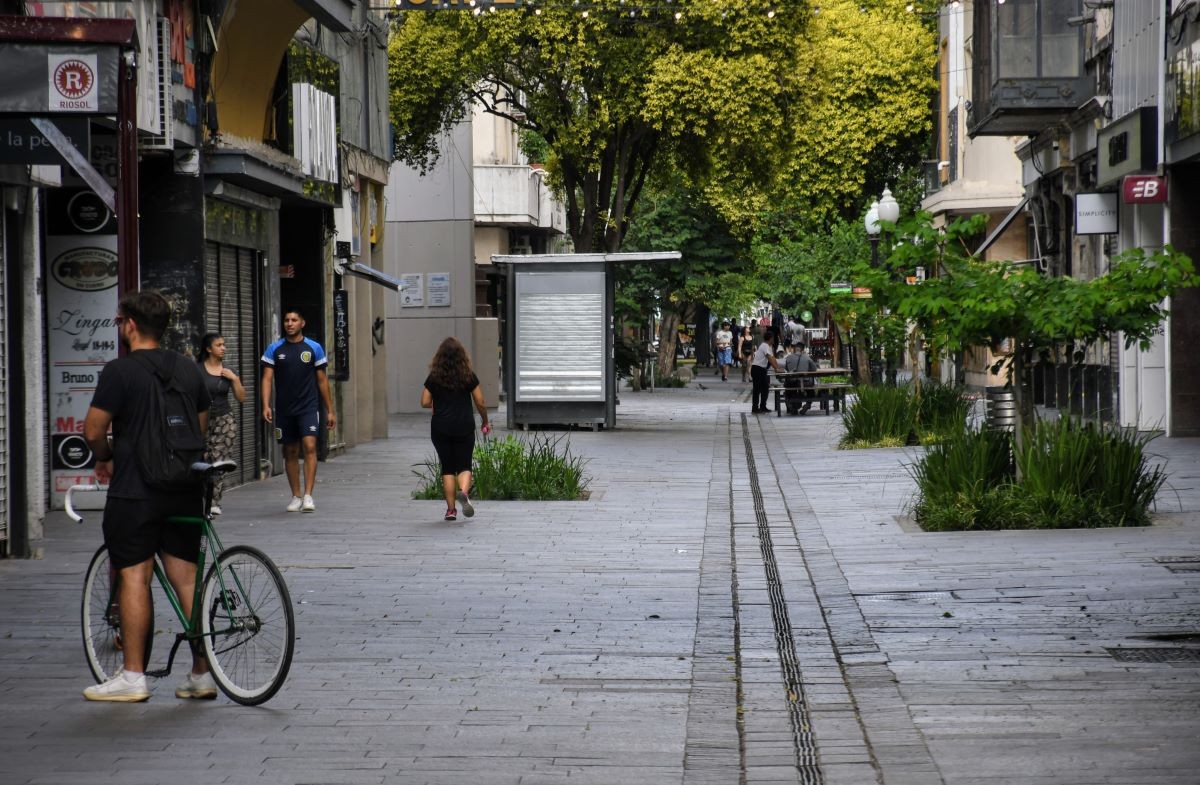 Tiempo en Rosario: calor, humedad y alerta por tormentas para el viernes | Rosario y la región
