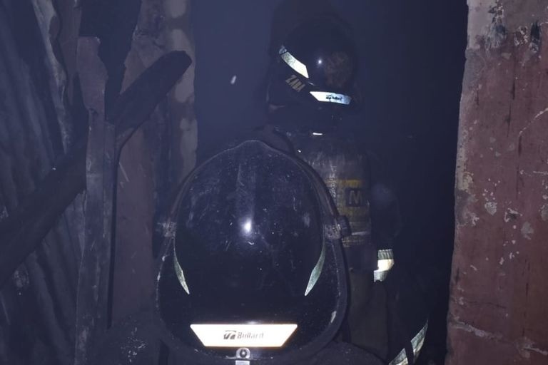 Fuerte incendio en una vivienda: graves pérdidas materiales, pero sin víctimas | Rosario y la región