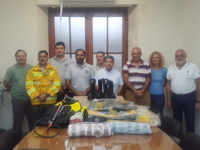 Bomberos Voluntarios de Rosario recibió nuevo equipamiento por parte de la provincia | Rosario y la región